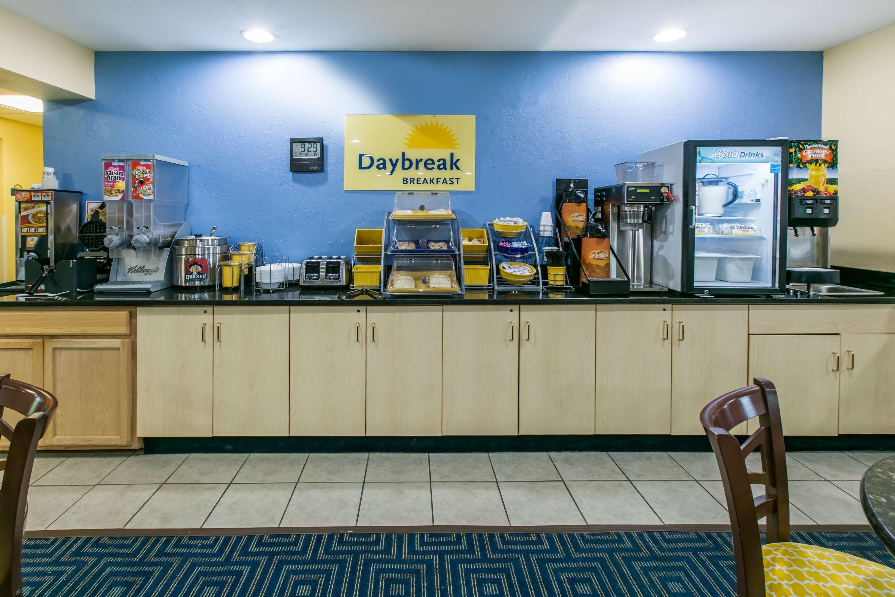 Days Inn Pryor Creek Exterior foto